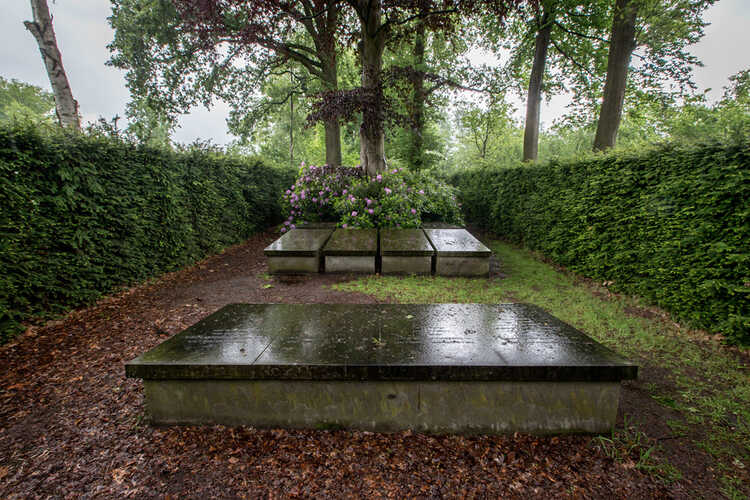 De particuliere begraafplaats van familie Girard de Mielet van Coehoorn in Oirschot. (Foto: Marc Bolsius, Erfgoed Brabant)