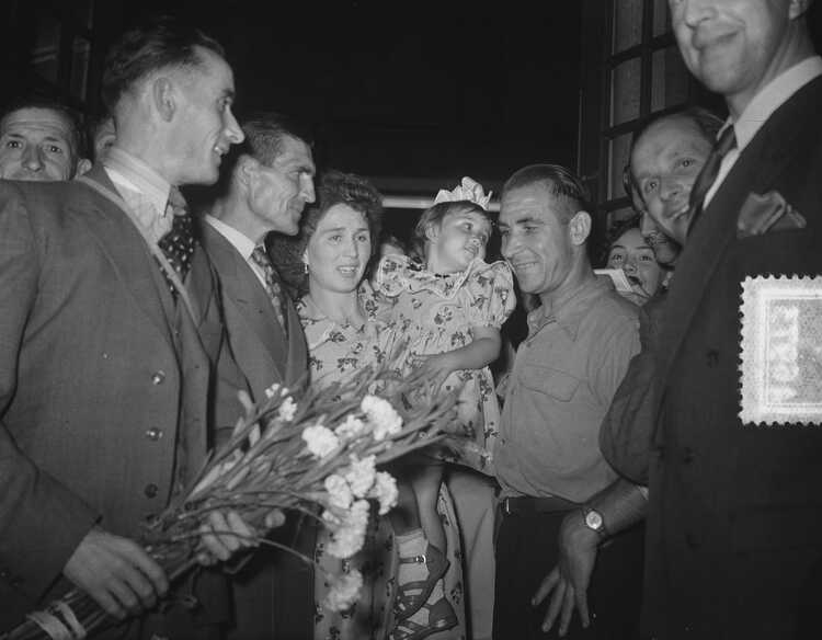 Wim van Est wordt ontvangen in Roosendaal na de Tour van 1951