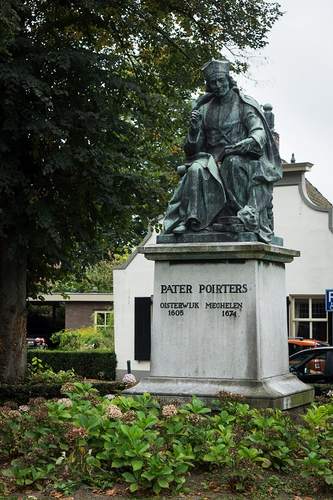 Standbeeld Poirters