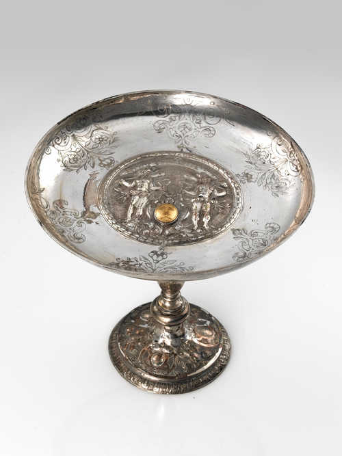 De zilveren tazza die gouverneur Louis de la Kethule als dank ontving. Collectie Rijksmuseum, in bruikleen bij Museum het Markiezenhof.