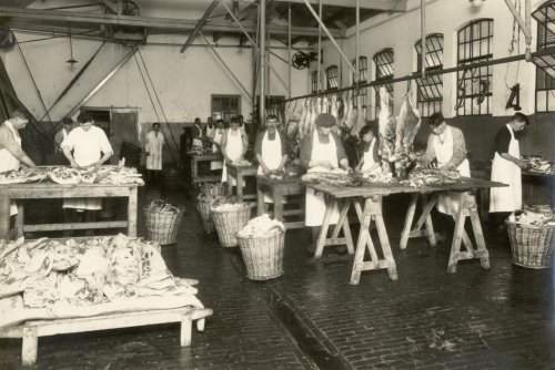 Zwanenberg slagerij 1923 Commons