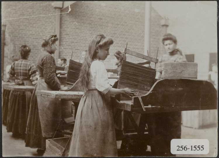 Vrouwen in luciferfabriek