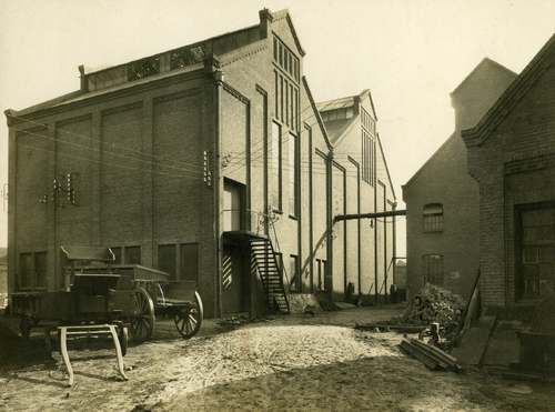 Het nieuwe pand voor het ketelhuis en de elektriciteitscentrale in 1917. (Foto: A. Schroens, Stadsarchief Oss)