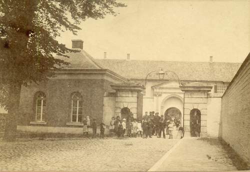 Poortgebouw Kasteel van Breda KMA ca. 1895 - Foto F. Reissig - Coll. Hist. Verzameling KMA