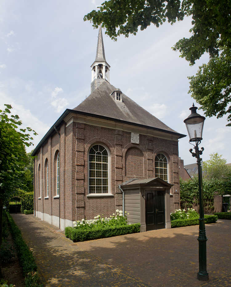 De Protestantse kerk van Oisterwijk uit 1810. (Foto: Johan Bakker, Wikimedia Commons)