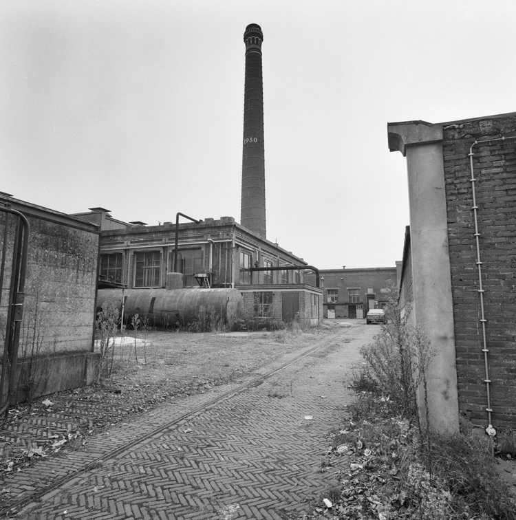 Het fabriekscomplex van de Aabefabriek in Tilburg in november 1998. (Foto: IJ. Th. Heins, Rijksdienst voor het Cultureel Erfgoed)