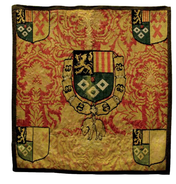 Zestiende-eeuws overtrek van een rugkussen, met daarop het wapen van Cornelis van Bergen (1458-1509) of zijn zoon Maximiliaan (1490-1522). (Bron: Onbekende maker, Huizinghe De Loet 's-Hertogenbosch)