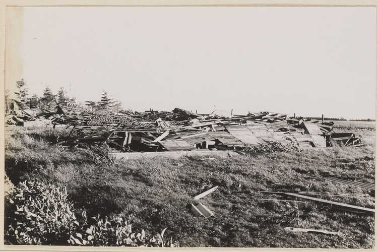Een door de windhoos vernielde schuur in Chaam, 1967. (Foto; Rien Siers, Regionaal Archief Tilburg)