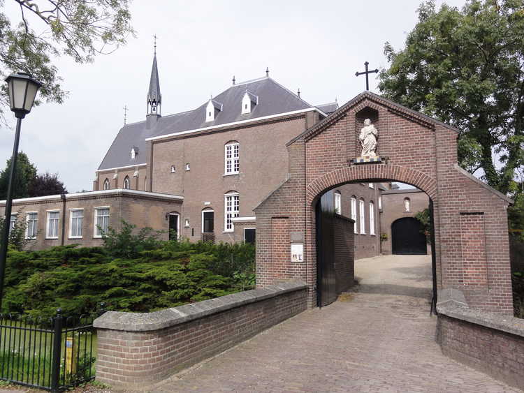 Clarissenklooster Sint Josephsberg in Megen. (Bron: Havang(nl), 2010, Wikimedia Commons)