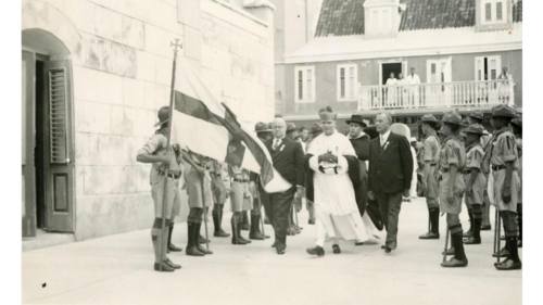 De Pontificale mis. Feest ter herdenking van het feit dat de Fraters van Tilburg 50 jaar werkzaam waren in de missie op Curaçao, 1936. (Bron: Collectie Fraters van Tilburg / Stadsmuseum Tilburg inv. nr. 409366)