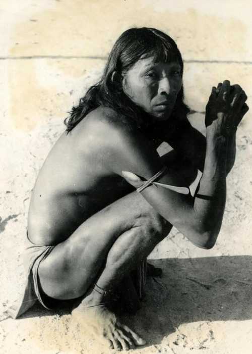 Oyana-indiaan uit de bovenlanden (Foto Collectie Fraters van  Tilburg Stadsmuseum Tilburg