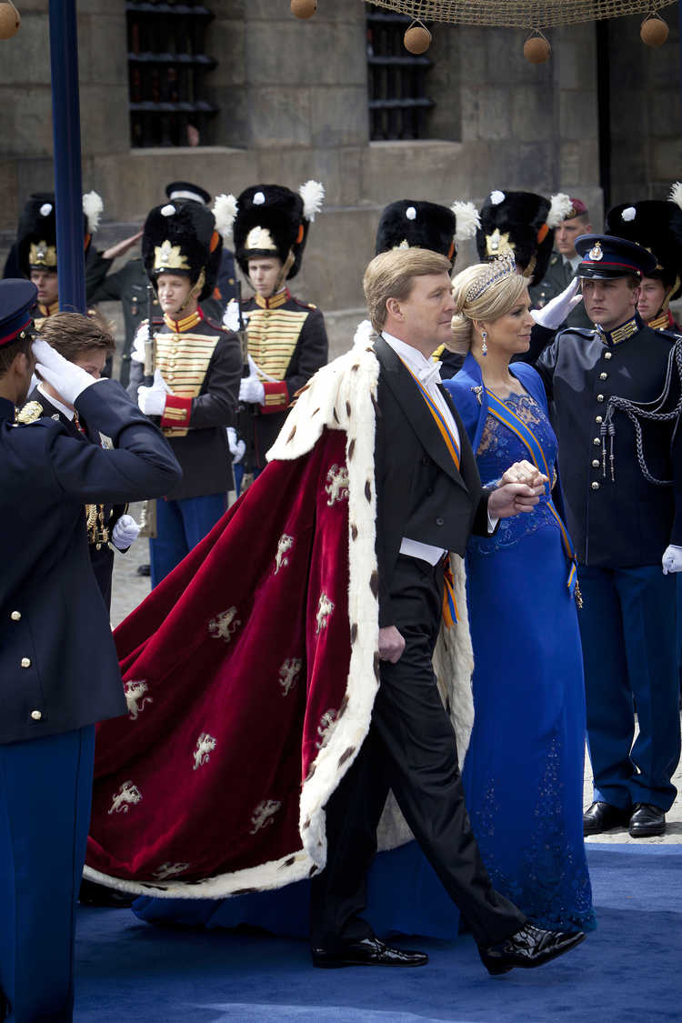 De blauwe jurk van koningin Maxima tijdens de inhuldiging