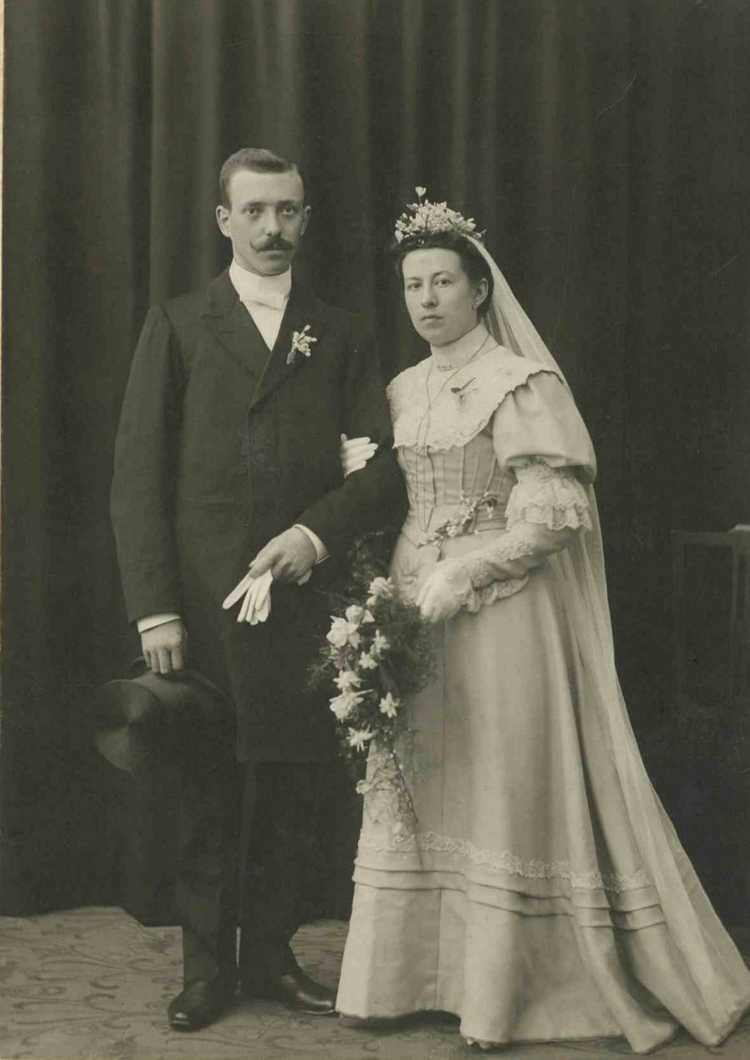 Trouwfoto van Johannes en Antonetta van Haaren, 1906. (Bron: Collectie familie Onland-van Haaren)