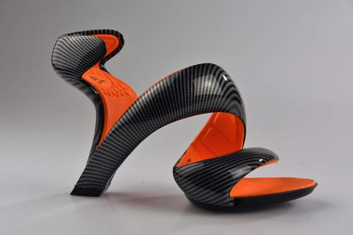 Een schoen van Julian Hakes. (Bron: 2014, Nederlands Leder en Schoenen Museum)