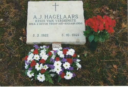 Het graf van Janus Hagelaars op het ereveld in Loenen. (Foto: Archief familie Hagelaars)