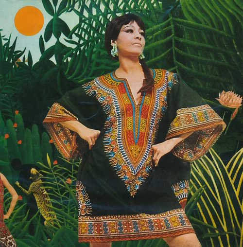 Een reclamefoto van Vlisco uit de jaren ’70. Het model draagt de stof 'Angelina'. (Bron: Vlisco Archief)