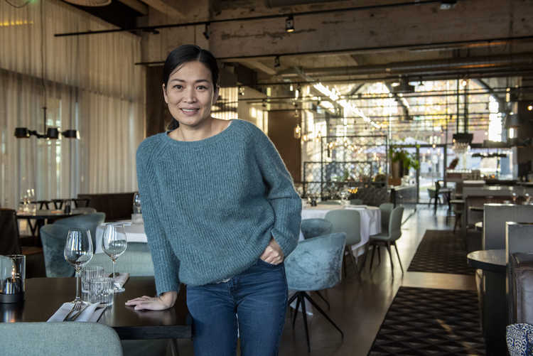 Eveline Wu in een van haar restaurants Mood Strijp-S (Foto: Mika Kraft)