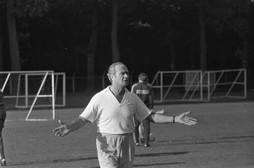 Fadrhonc in actie tijdens een training van het Nederlands elftal in 1971. (Foto: Joost Evers, Collectie Anefo, Wikimedia Commons)
