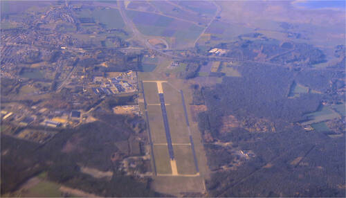 Een luchtfoto van vliegbasis Woensdrecht in 2018. (Foto: Miliped, Wikimedia Commons)