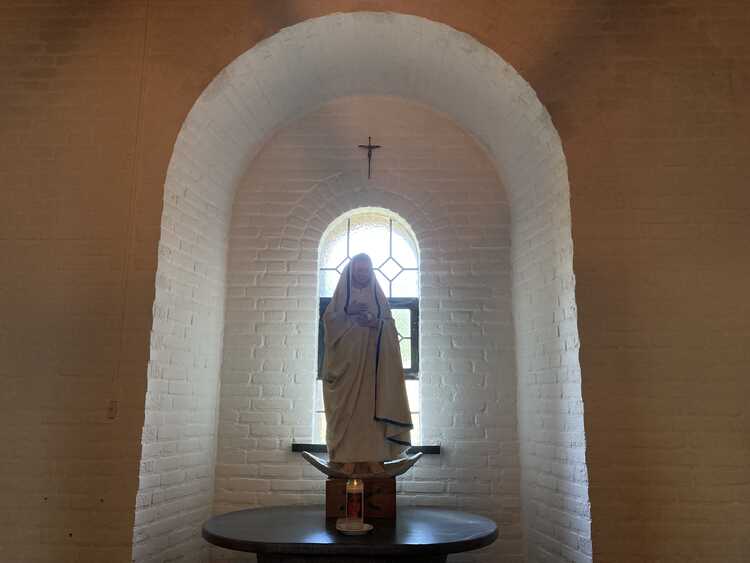 Mariabeeld uit Pontevedra in de Heilige Landelinuskerk in Empel (Foto: Erfgoed Brabant, 2022)
