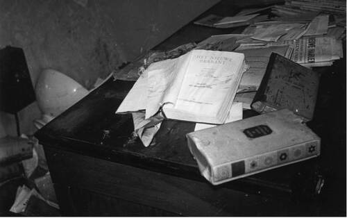 Verwoeste huisraad in Nieuw-Vossemeer. (Foto: Watersnoodmuseum, 1953)