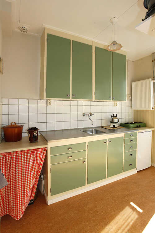 De keuken in het Watersnoodwoning Museum, geschonken door het Zweedse Rode Kruis (Foto: Watersnoodwoning Museum, 2022)