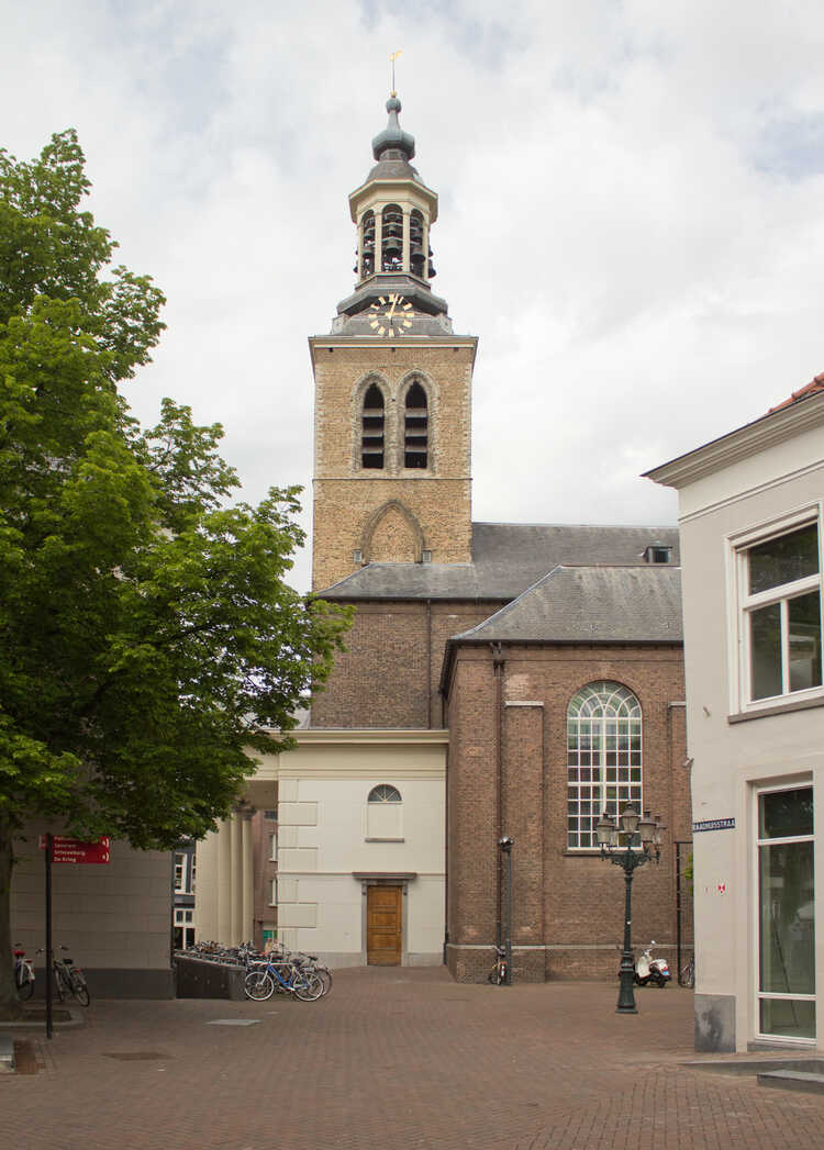 De toren van de Sint Jan in Roosendaal (Foto: Johan Bakker, Wikimedia Commons, 2013)
