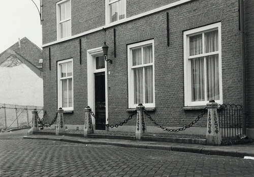 Monsterstraat 6 in Oss, dependance van Rusthuis Hannah (Foto: Wies van Leeuwen, Brabants Historisch Informatie Centrum, 1988)