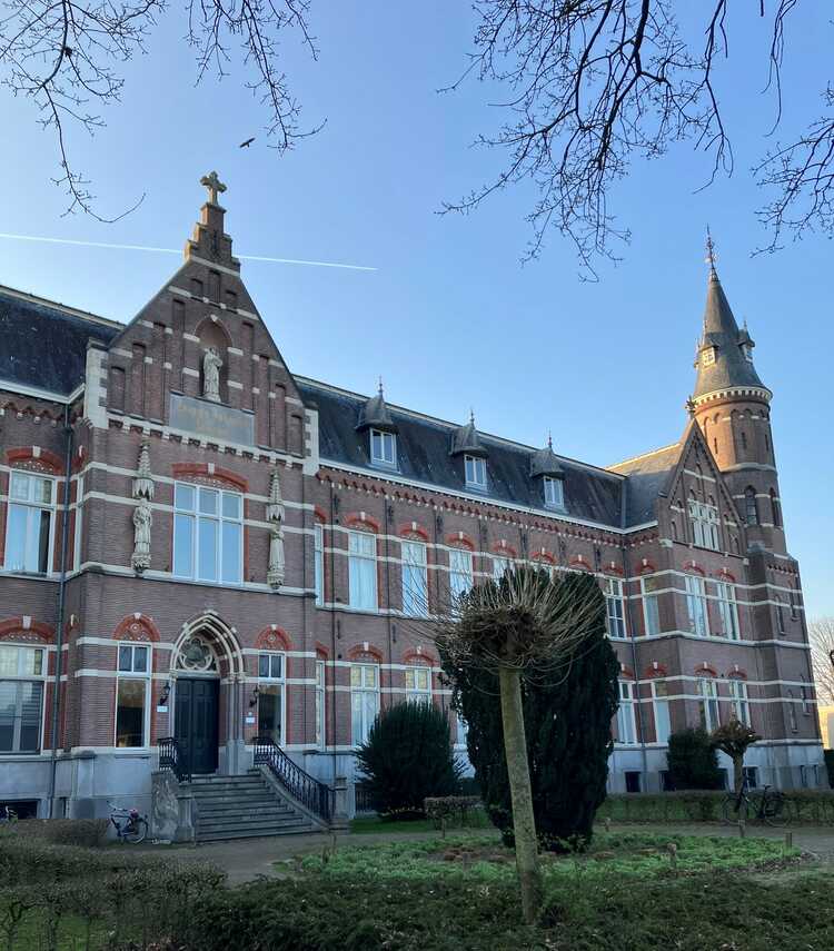 Het voormalig kleinseminarie Beekvliet in Sint-Michielsgestel, waar Kotidjah en haar familie verbleven. (Foto: Denah Sterks, 2024)