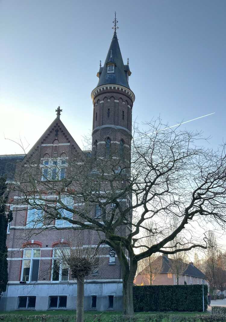 Het voormalig kleinseminarie Beekvliet in Sint-Michielsgestel, waar Toeki en Hendrik verbleven. (Foto: Denah Sterks, 2024)